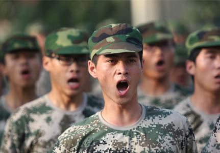 公司員工軍訓(xùn)圖片