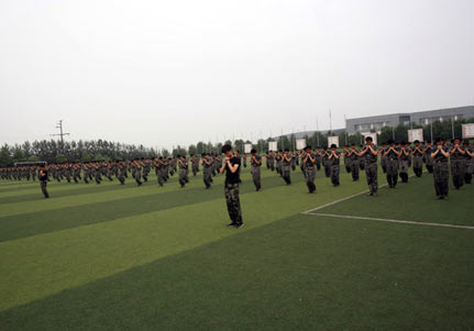 成都公司新員工軍訓(xùn)圖片