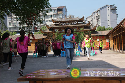 員工拓展團(tuán)建三天兩夜