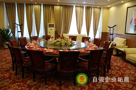 成都周邊軍訓(xùn)拓展團(tuán)建基地