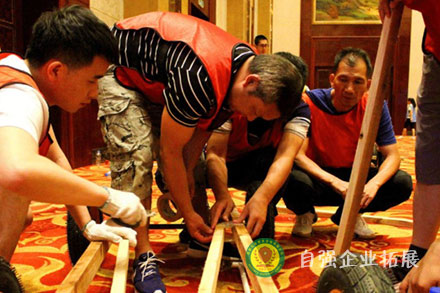 F1賽車團(tuán)建